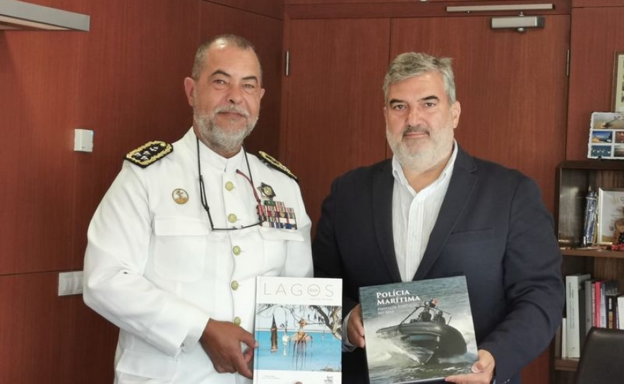 Diogo Arroeita (Vice-Almirante e Diretor-Geral da Autoridade Marítima e Comandante-Geral da Polícia Marítima) com Hugo Pereira (Presidente da CM Lagos)