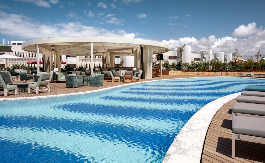 Este verão, o W Algarve convida as crianças a desfrutarem de férias cinco estrelas com refeições gratuitas