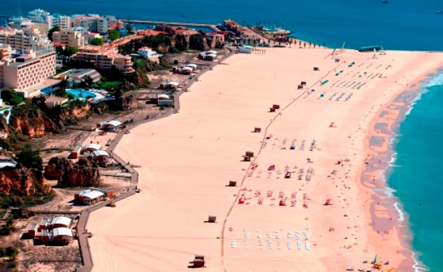Saneamento de arribas na Praia da Rocha conta com a ação do Grupo de Intervenção de Protecção e Socorro da GNR