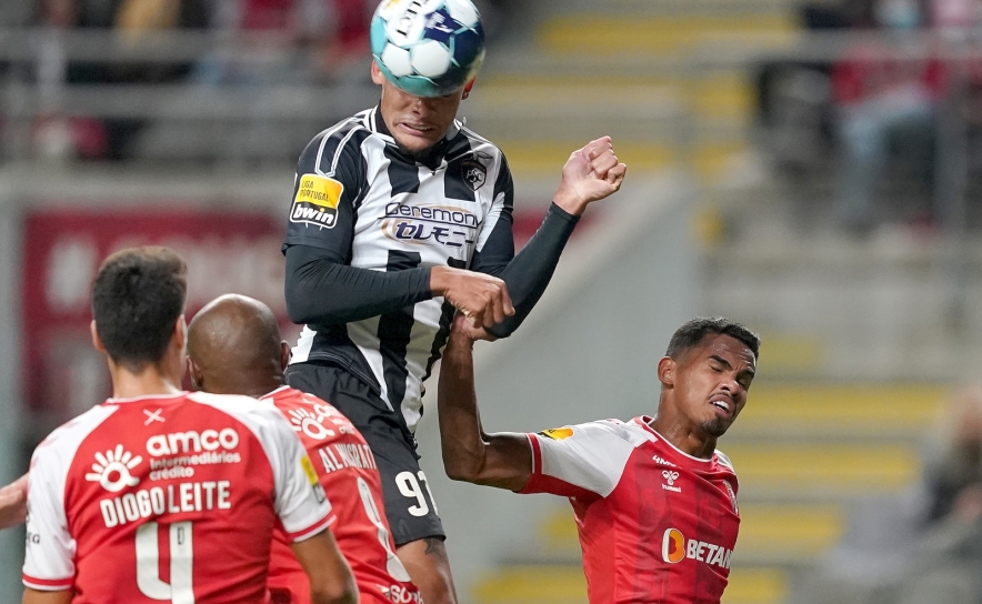 Sporting de Braga bate Portimonense com «bis» de Galeno e sobe a quarto