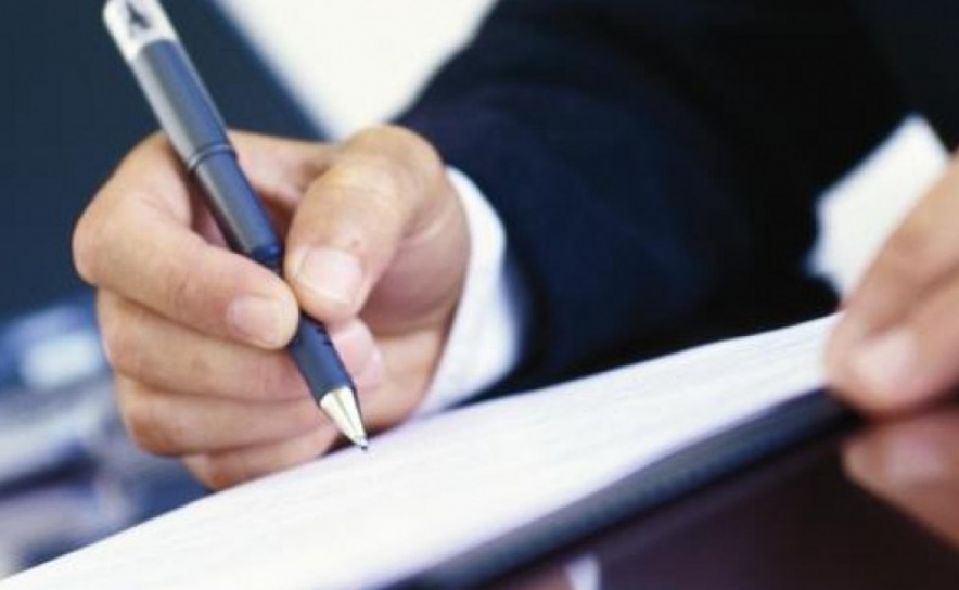 Letras «pequeninas» proibidas nos contratos de adesão a partir de 25 de agosto