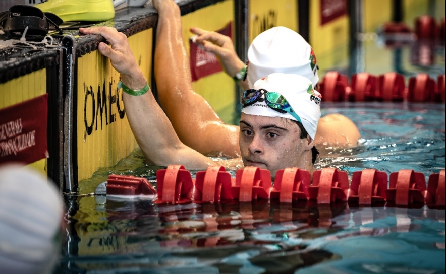 Nadador Vicente Pereira com novo recorde mundial nos Europeus de Síndrome de Down