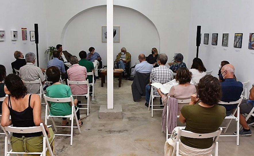 Visão de Sala na Casa do Meio Dia