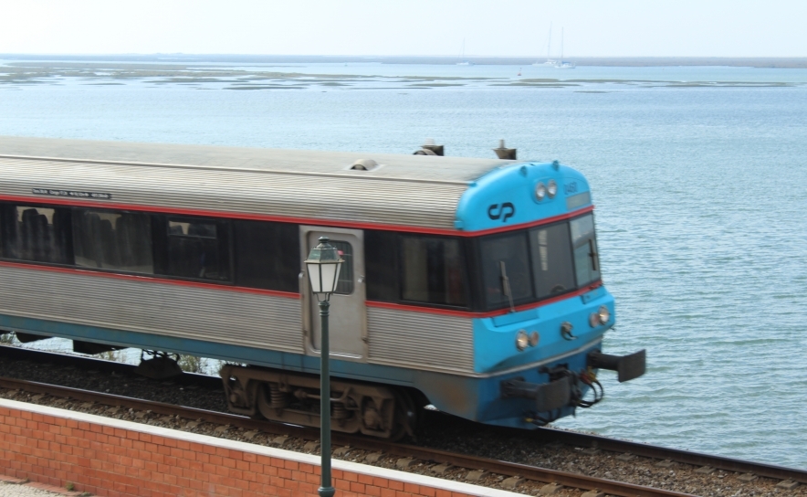 EN125 e linha ferroviária do Algarve cortadas em Tavira e Fuzeta devido à chuva