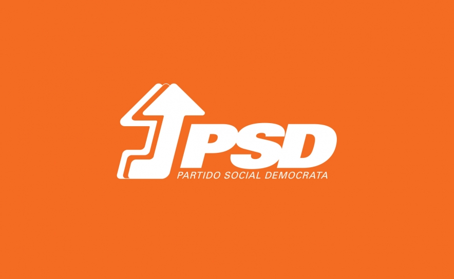 Luís Gomes entrega lista de candidatos às eleições legislativas no Tribunal de Faro
