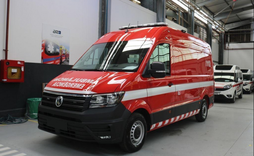 Bombeiros de Portimão compram nova ambulância de socorro com verbas angariadas no parque estacionamento na Praia da Rocha