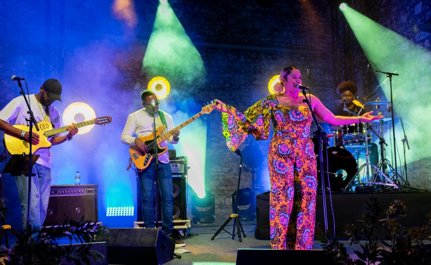 NO ARQUIPÉLAGO DE MÚSICAS, PALCOS E RUAS DE CABO VERDE, EM LOULÉ