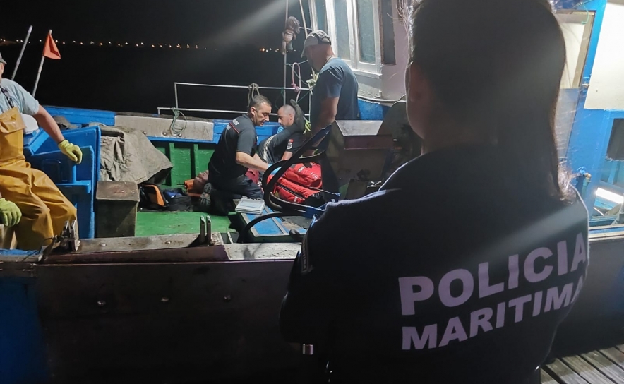 Pescador salvo no porto de Vila Real de Santo António