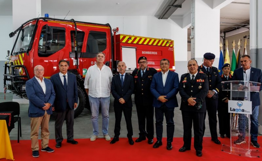 Bombeiros Voluntários de Lagoa reforçam meios com nova viatura financiada de combate a fogos rurais financiada pelo Programa Regional ALGARVE 2030