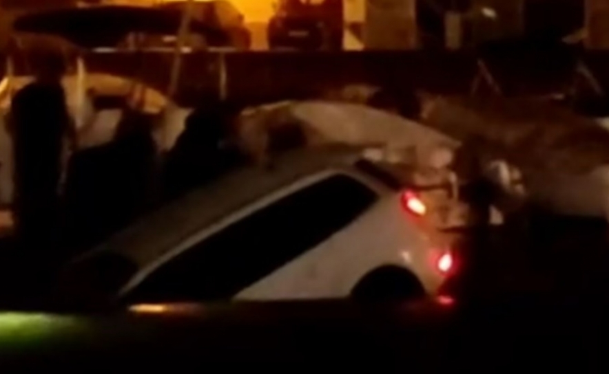 Viatura cai à água durante manobra na Doca de Faro